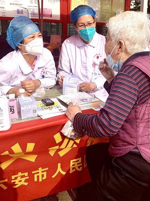 六安 健康服務(wù)進(jìn)社區(qū)，義診培訓(xùn)惠民生